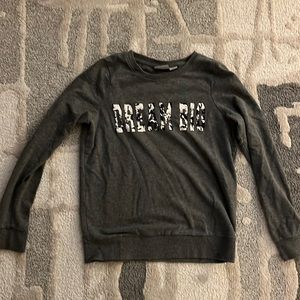 Long sleeved grey shirt.